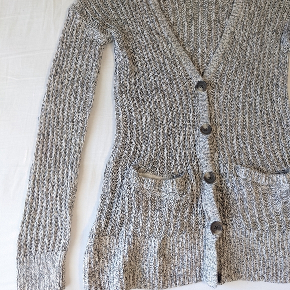 American Eagle Outfitters Cable Knit V Neck Cardigan Front Pockets - Picture 8 of 10